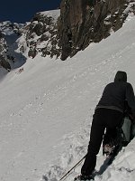 05_Guardiamo il canalino mentre mettiamo i ramponi